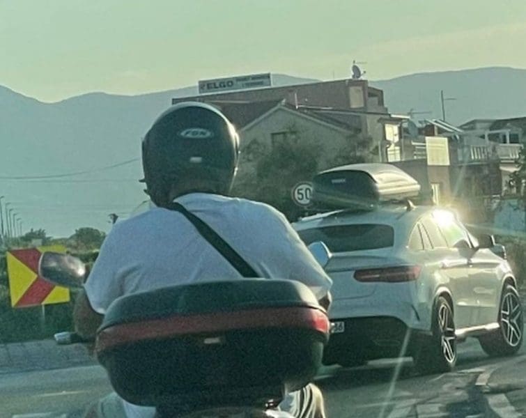 Netko će danas feštati: pogledajte što je ovaj majstor u Trogiru izveo