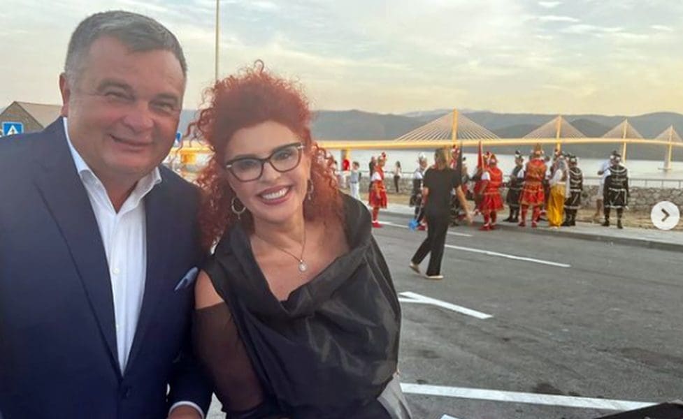 HRT-ova voditeljica završila u bolnici nakon što je vodila program otvaranja Pelješkog mosta: "Treba znati kada trebate stati"