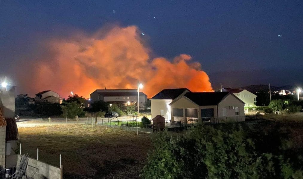 POŽAR KOD POLAČE "Objekti su bili ugroženi, no vatrogasci su ih obranili"