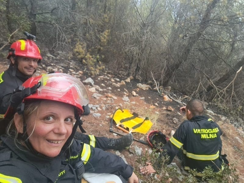 Munje izazvale brojne požare na Braču, gorjelo i krovište obiteljske kuće: Vatrogasci uputili zahvalu