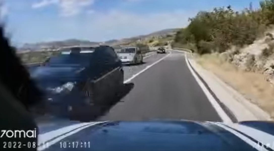 MILIMETRI DO KATASTROFE Objavljena snimka suludog pretjecanja kod Dugopolja