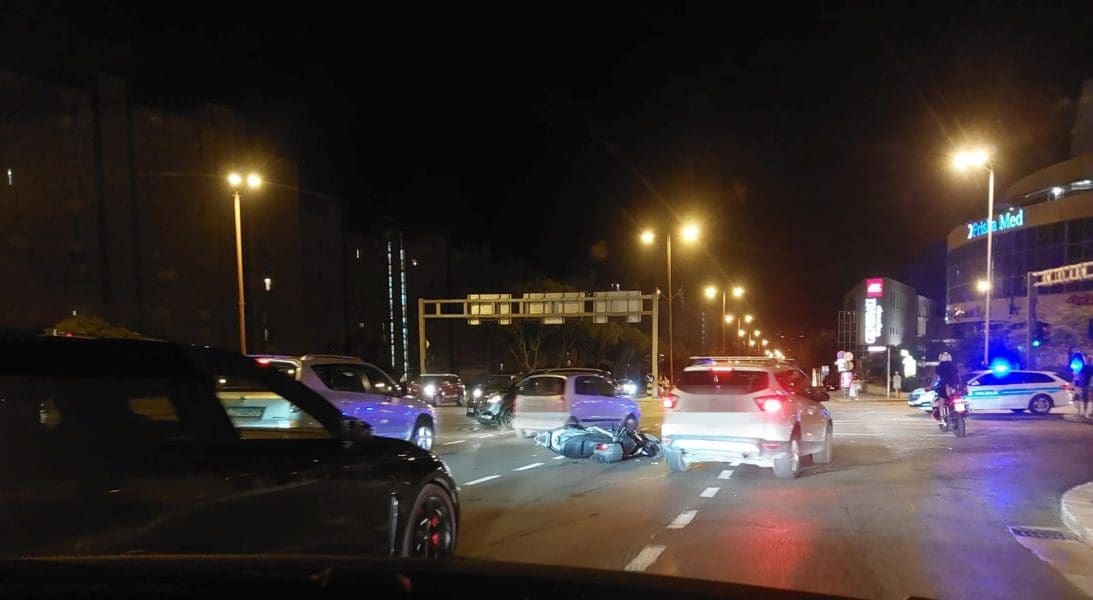 Nova nesreća na splitskim ulicama: sudar auta i motora, motociklist završio u bolnici