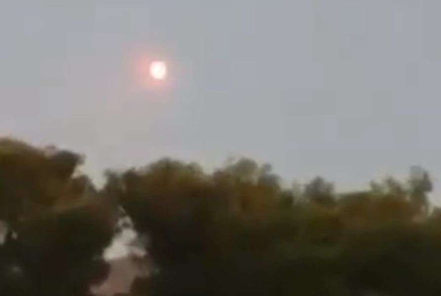 Ljudi zabrinuto dojavili svjetlost na nebu iznad Brača, no razloga za brigu nema