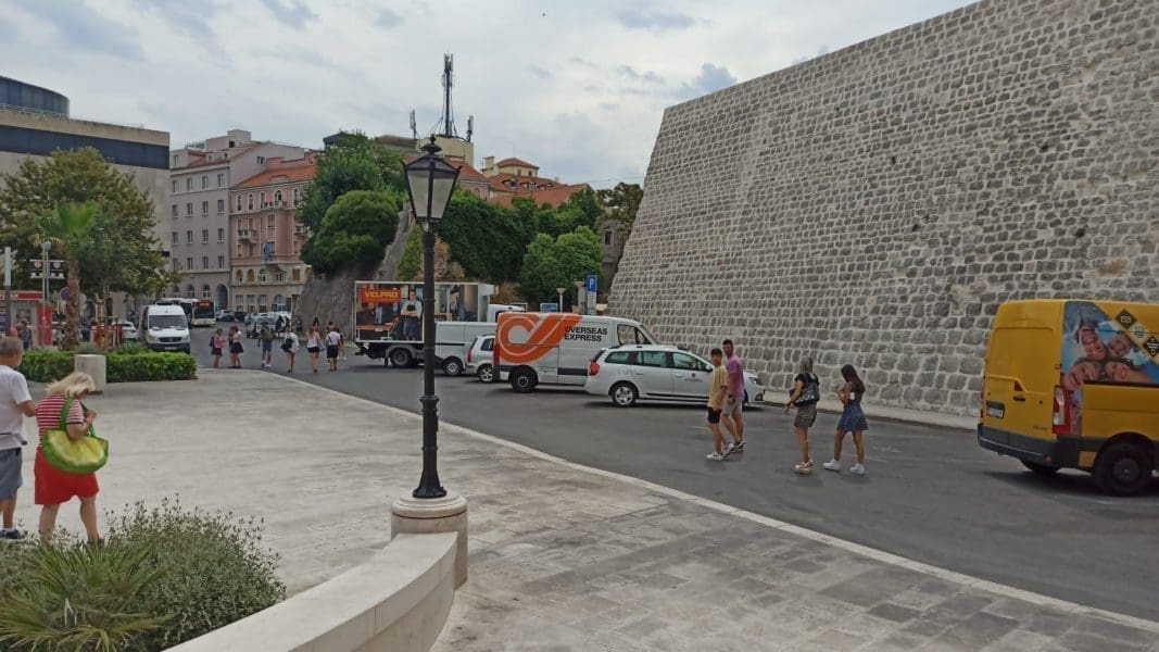 POMAHNITALI STRANCI Noćas u centru Splita pravili nered. Evo detalja