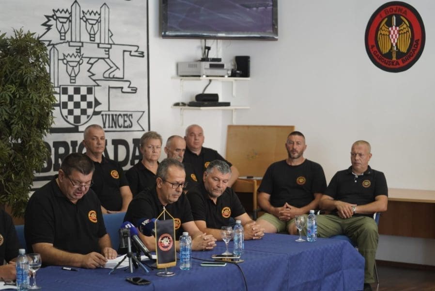 OŠTRE PORUKE IZ SPLITA Veterani 4. GB: "Ako im ne odgovara Hrvatska kao samostalna država - široko im polje. Neka idu negdje gdje neće biti manjina ni ugroženi"