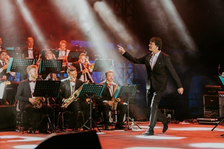 LEGENDARNI PJEVAČ 'ZAPALIT' ĆE HRVATSKU PUBLIKU Čolić uskoro dolazi na veliku pozornicu! Sa sobom dovodi čak 50 vrhunskih glazbenika