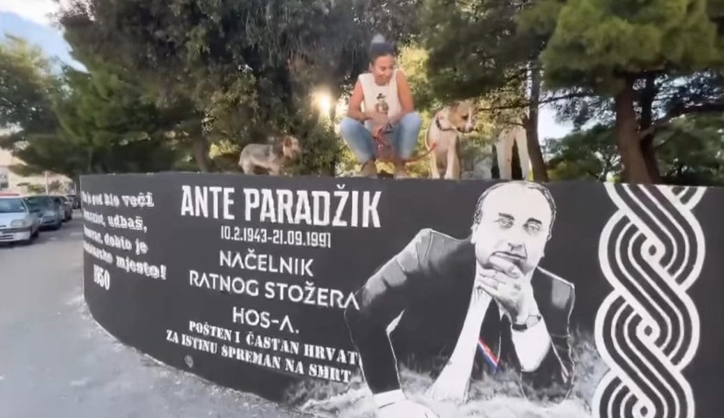 U SPLITU OSVANUO MURAL POSVEĆEN NAČELNIKU RATNOG STOŽERA HOS-a Pogledajte reakciju ponosne kćeri kada je ugledala posvetu pokojom ocu