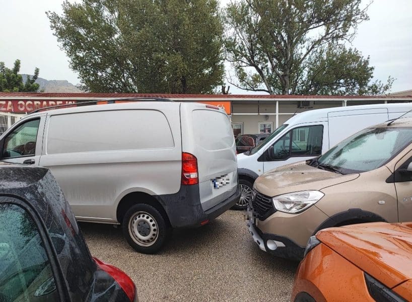 BAŠ NJIH BRIGA ŠTO SE VAMA ŽURI Pogledajte kako se kod nas parkira, neki se ponašaju kao da su jedini na svijetu