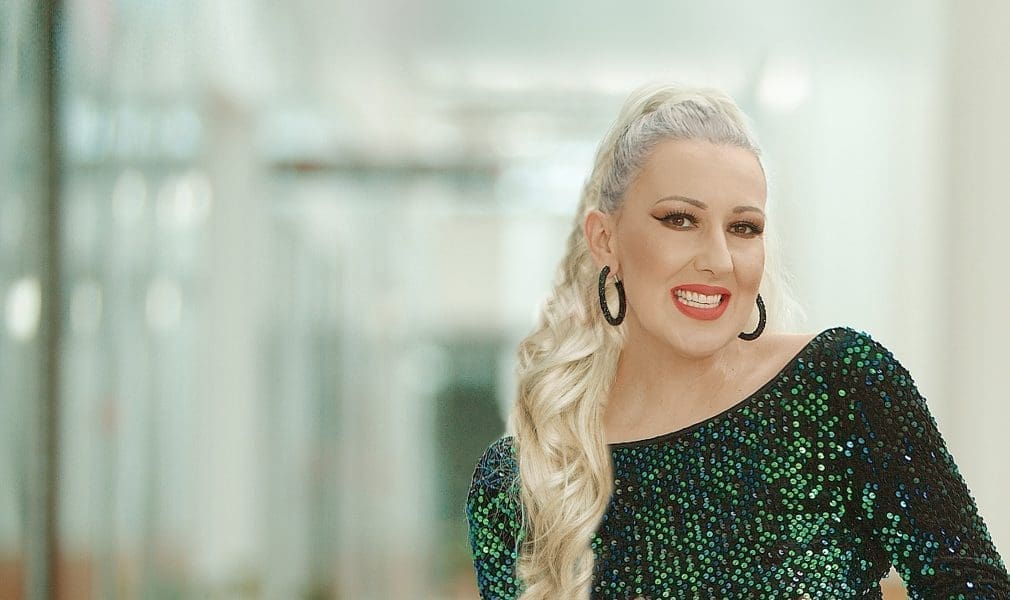 Najpopularnija pjevačica kontinentalne Hrvatske objavila je novi singl "Lijepa naša u srcu"