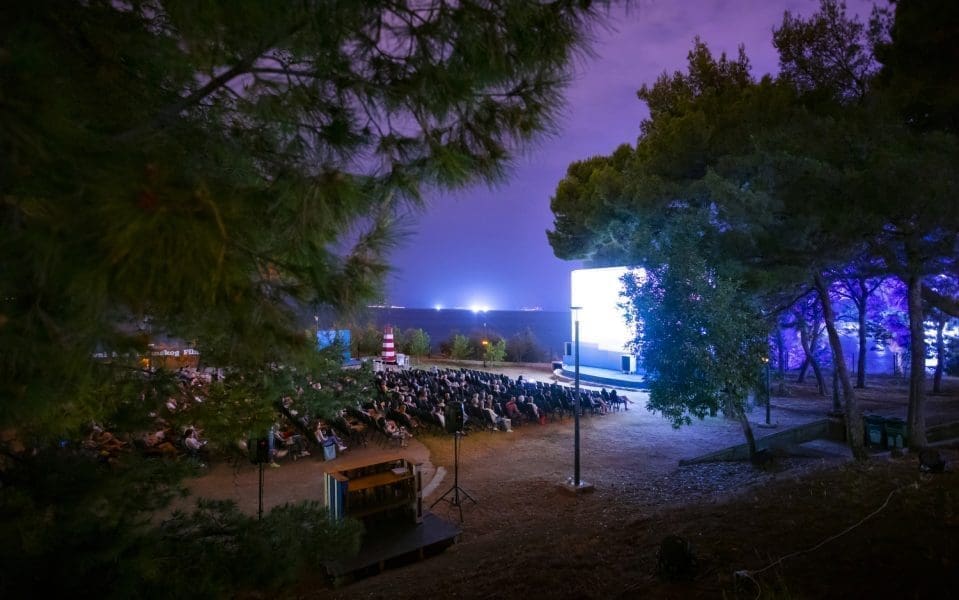 Od omiljenog godišnjeg doba oprostite se uz filmove u ljetnim kinima diljem Dalmacije!