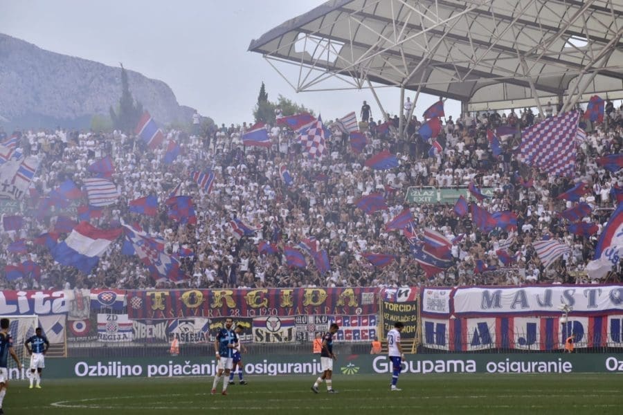 HIT OBJAVA 'SRUŠILA' INTERNET "Ima li netko člansku iskaznicu Hajduka da mi posudi?"