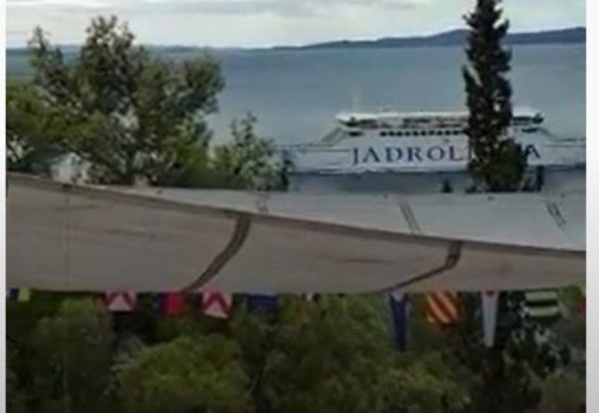 GOSPE OD PRIZIDNICE Proslavljen blagdan na svetištu na vrhu otoka. Jadrolinija sirenama "pozdravila Gospu"