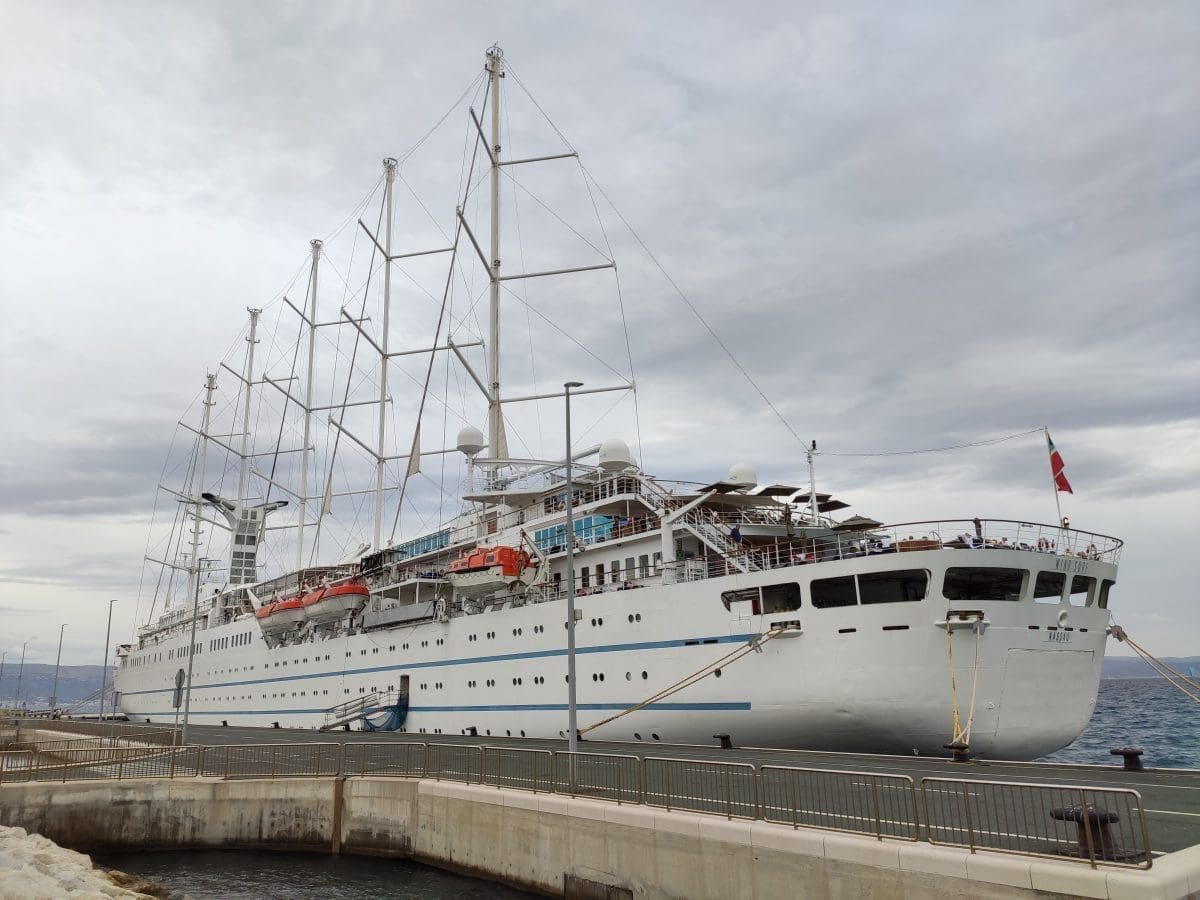 PRIZOR VRIJEDAN DIVLJENJA U splitsku luku uplovio jedan od "najromantičnijih brodova na svijetu"