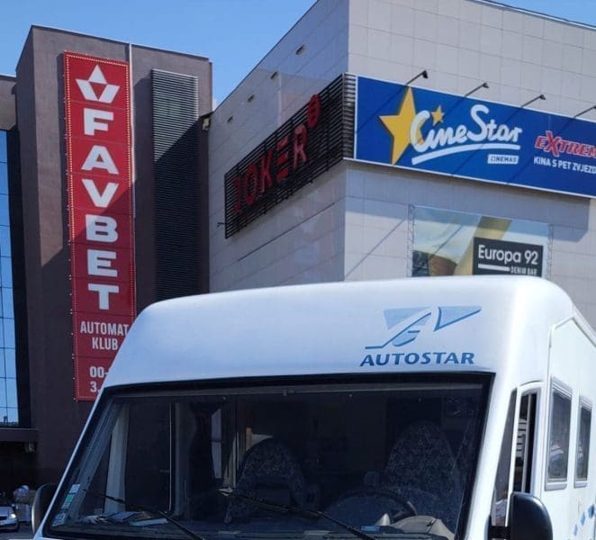 NOVA ŠTACIJA Kamper parirao na parking za invalide ispred trgovačkog centra u Splitu: "Tko mu što može?"