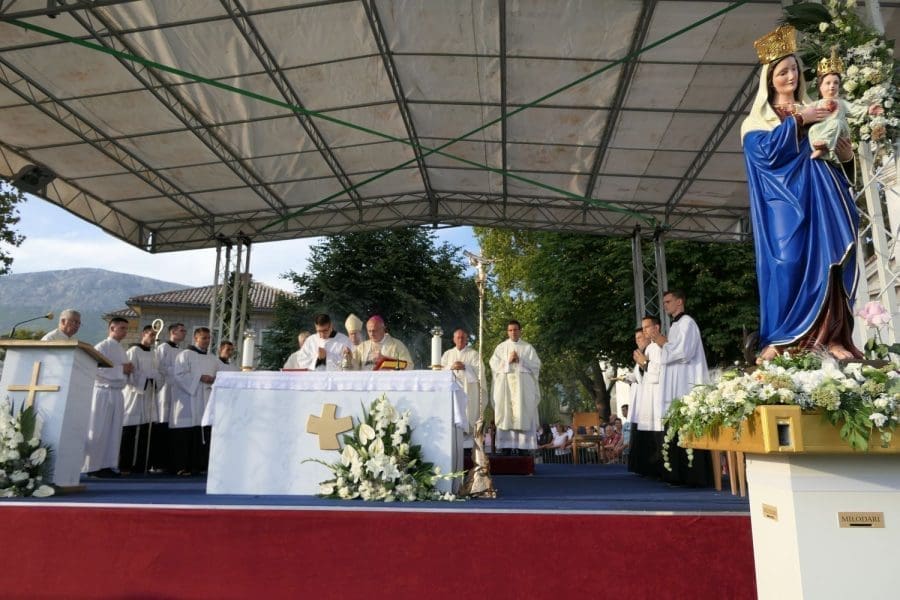 "Bez kolijevki nema budućnosti!“ – biskup Bogdan predvodio popodnevno misno slavlje za Malu Gospu u Solinu
