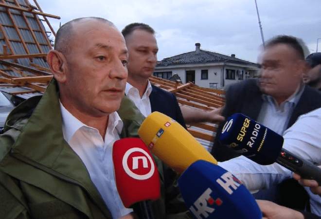 INCIDENT U LIVE PRIJENOSU Uhićen čovjek koji je odgurnuo i prijetio smrću gradonačelniku Čazme