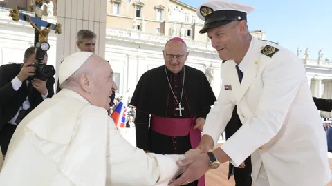 ZA NAJEŽIT SE Klapa sv. Juraj zapjevala papi Franji u Vatikanu