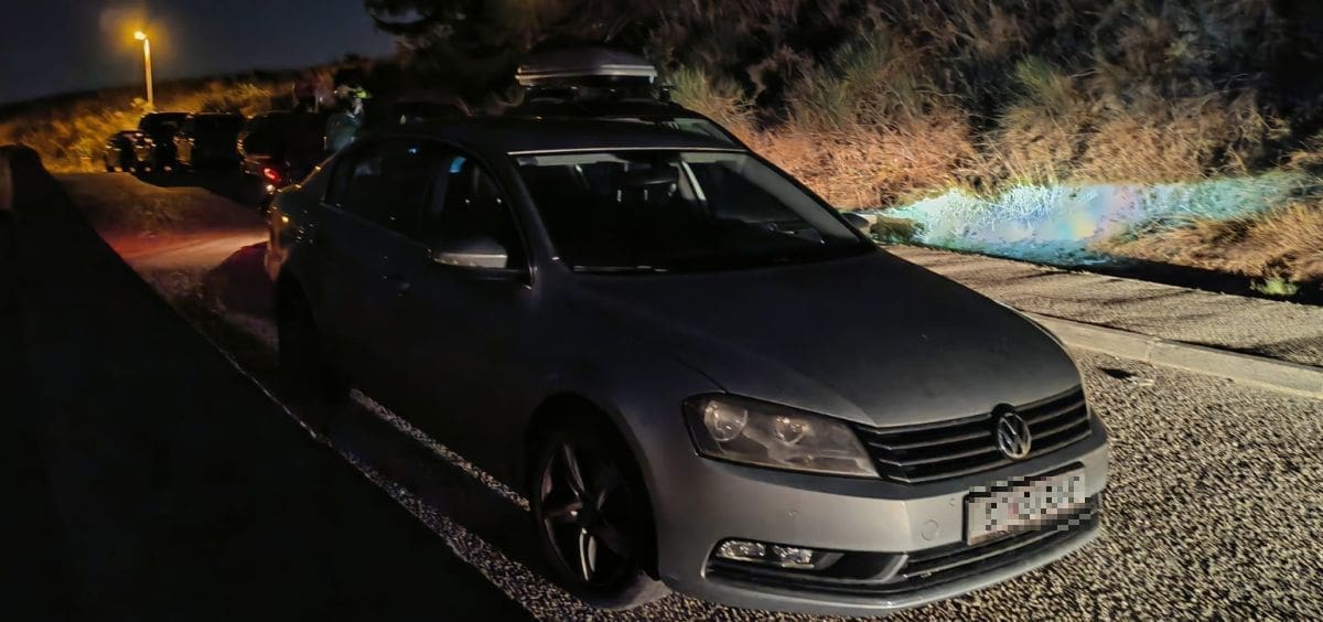 PARKIRAO SE KAO DA JE SAM NA SVIJETU Čini se da ovom vozaču (ili vozačici) nije palo na pamet da bi netko tu - htio proći