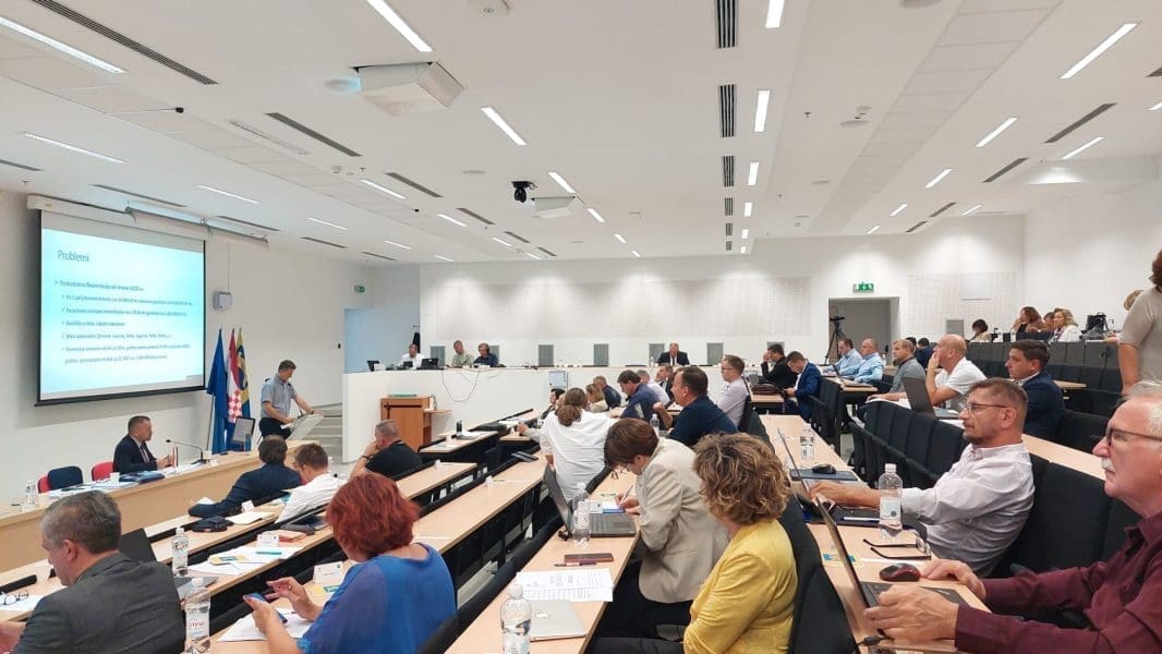 ODBIJEN PRIJEDLOG MIRA BULJA Šimundić zatražio da se vijećnici suzdrže od politikanstva