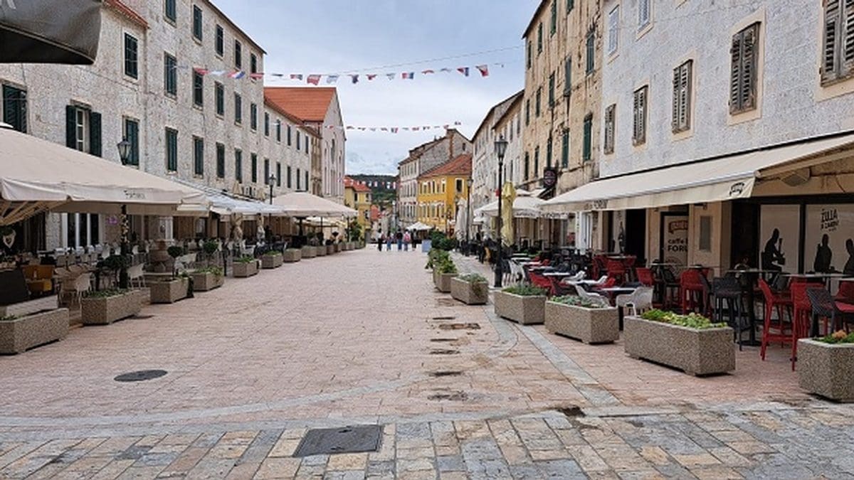 HDZ Sinj traži povećanje plaća zaposlenicima gradskih ustanova i tvrtki: "Žao nam je što se Bulj nije sjetio da su troškovi života porasli"