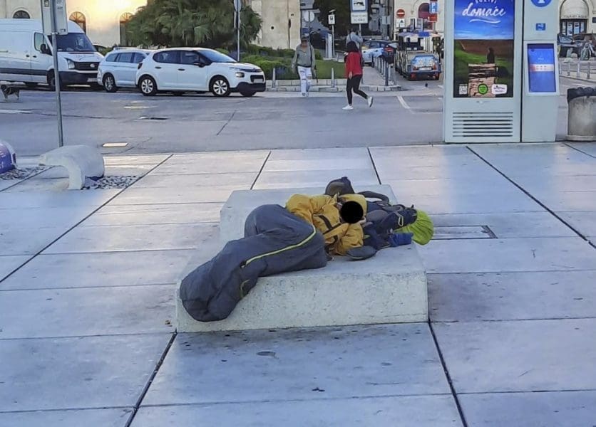 spavaci-riva-znjan (1)