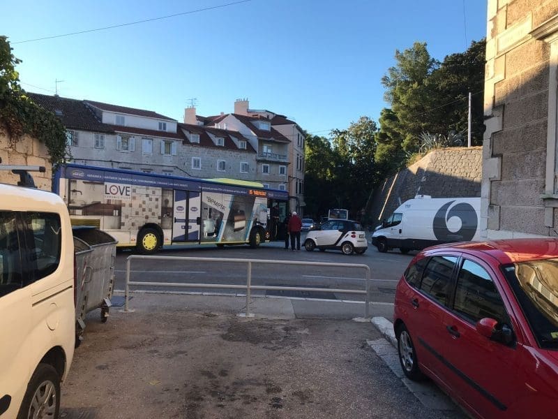PROMETNA U CENTRU SPLITA Sudarili se autobus i Smart. Evo što smo doznali