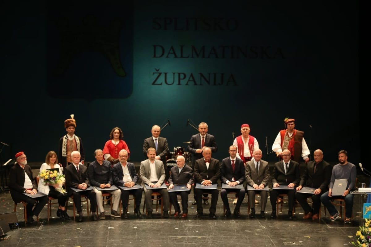 SDŽ NAGRADILA ZASLUŽNE U splitskom HNK održana svečana sjednica i dodijeljene osobne, skupne i nagrade za životno djelo