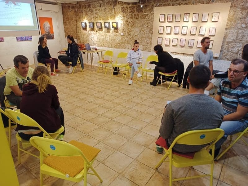 Udruga Feniks Split u sklopu Edukacije za buduće facilitatori poručuje mladima: "Kroz što god prolazite, ne morate biti sami!"