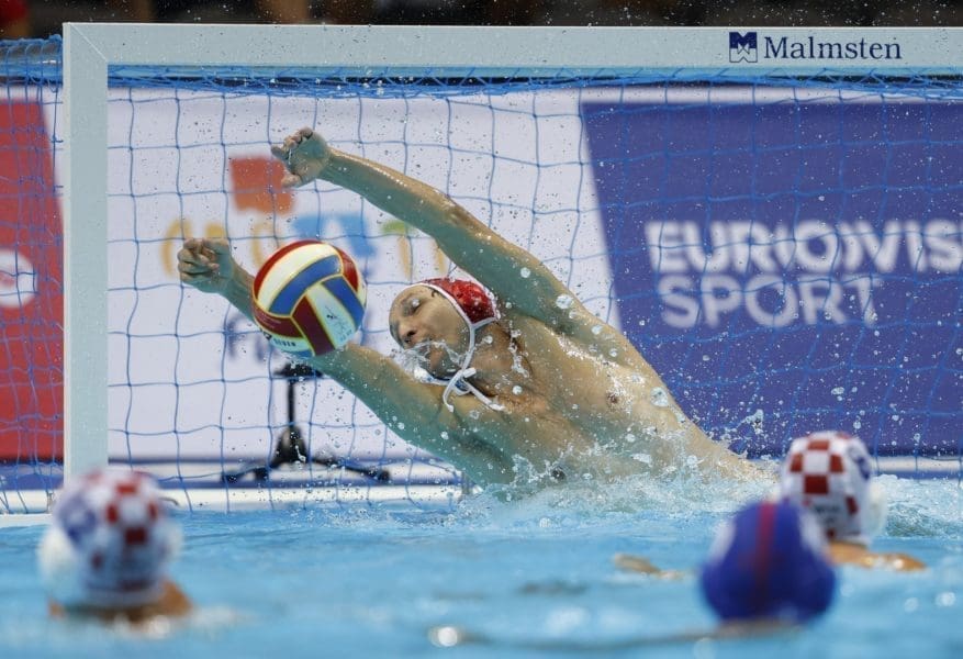 DRAMATIČNO U HRVATSKOJ Hrvatska i Crna Gora izjednačili u prvom poluvremenu, borba je velika