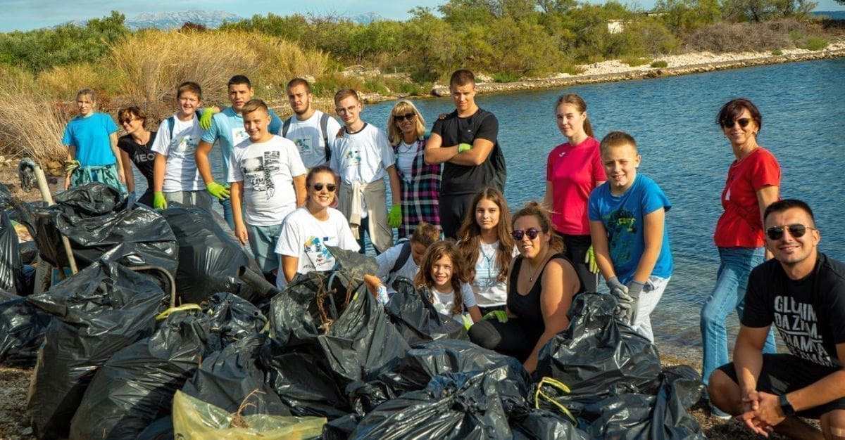 ZABILJEŽEN REKORDAN BROJ VOLONTERA Očišćena plaža Pantan u sklopu projekta "EU beach clean-up"