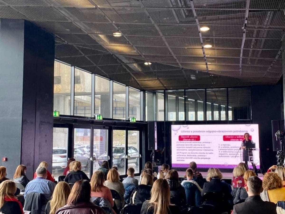 Centar izvrsnosti SDŽ: Prijavite se za edukatore u programu “Nastavnik za nastavnika” i prenesite stečena znanja i vještine