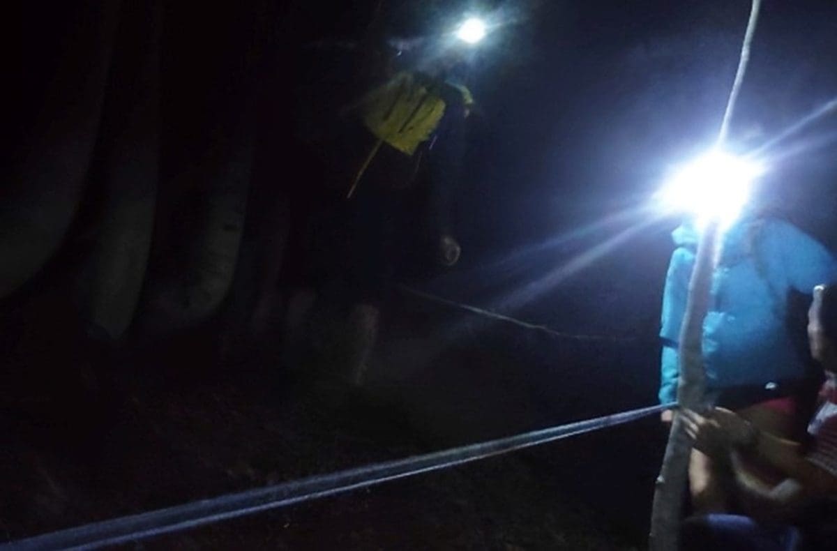 VELIKA TRAGEDIJA U SUSJEDSTVU Majka poginula kad je auto sletio u kanjon, traže dvoje djece