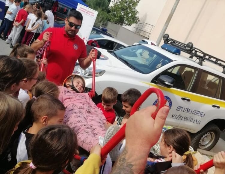 Splitski učenici se upoznali kako izgleda spašavanje u slučaju s prirodnih i drugih nesreća