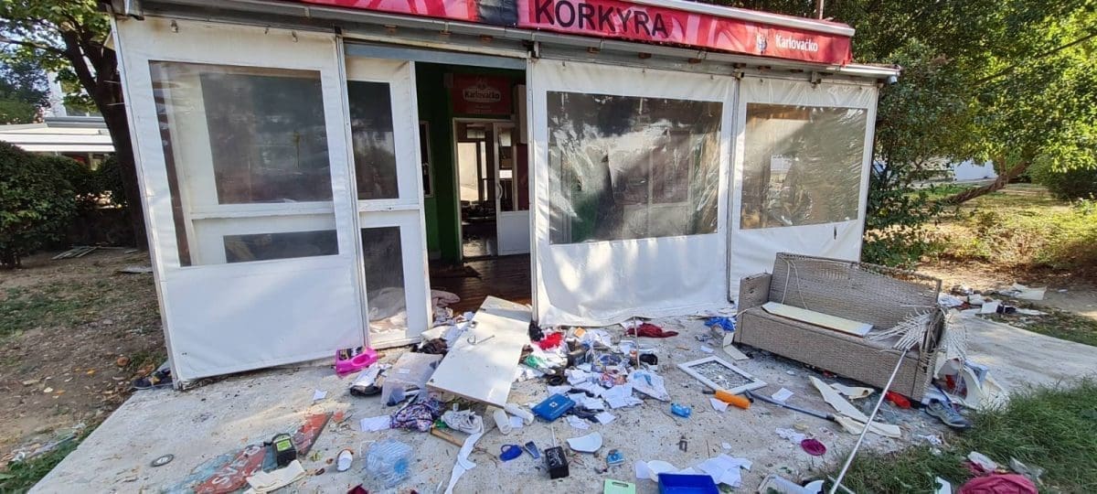 OVO JE MJESTO POSTALO NOĆNA MORA RODITELJA S BRDA Kiosk pun smeća i stakla svakodnevno "prijeti", evo što kažu iz Grada