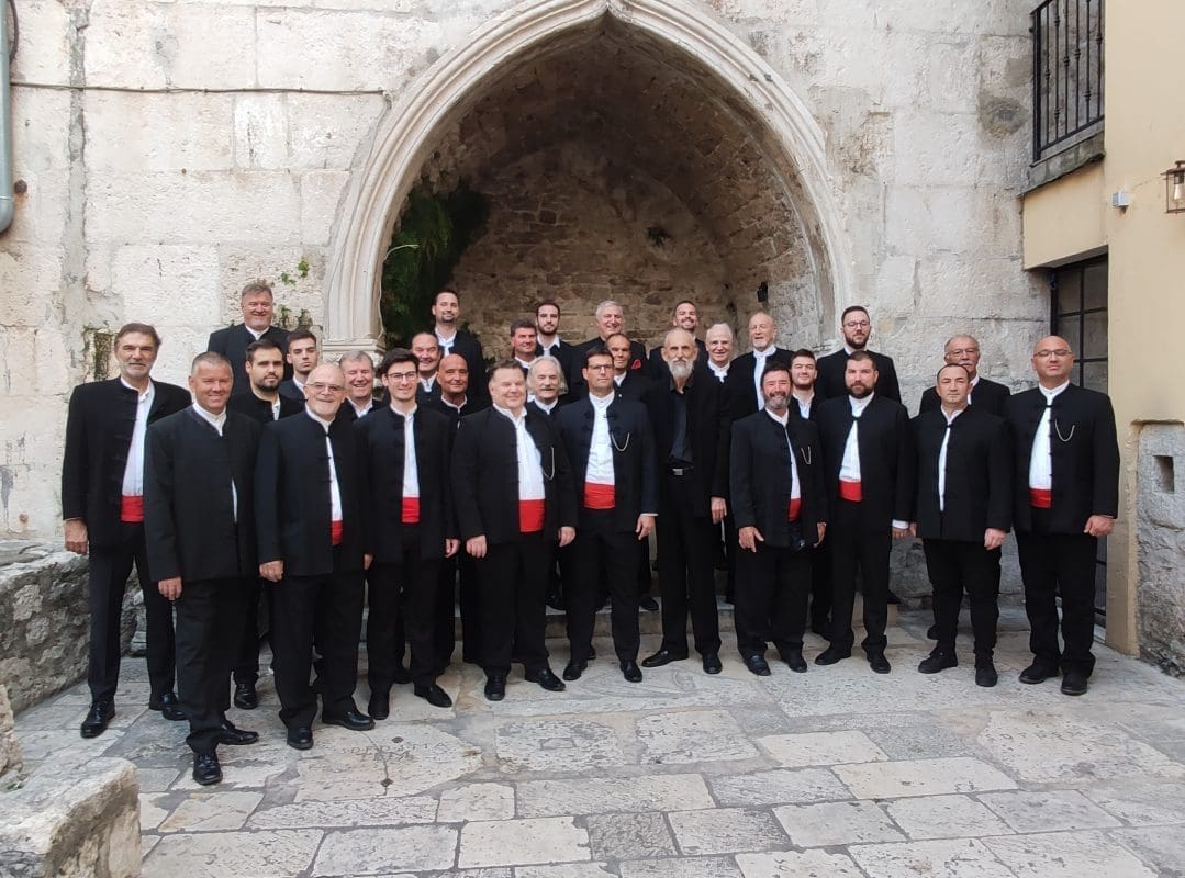 50. GODIŠNJICA OSNUTKA Pogledajte kako je Gradski zbor "Brodosplit" oduševio domaće i strane turiste na Vestibulu