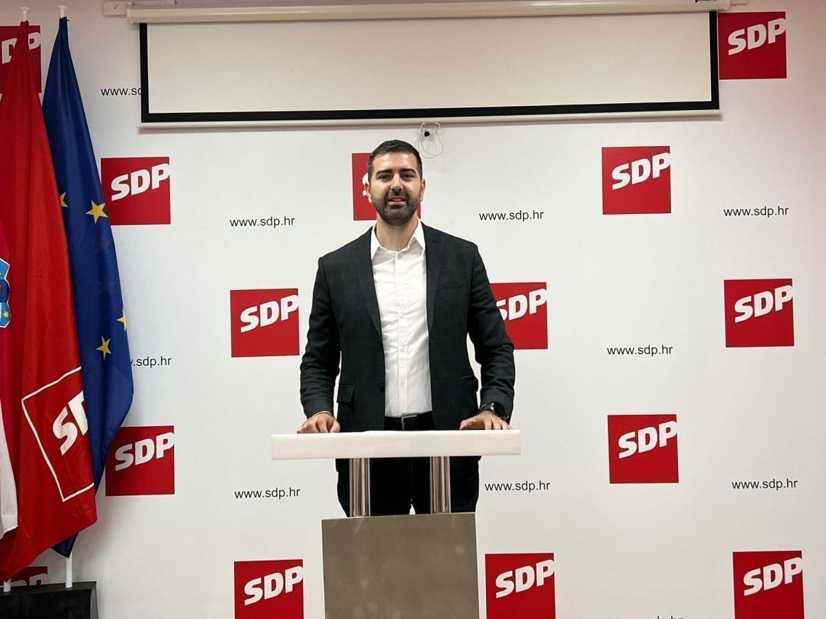 SPLITSKI SDP O PLAĆI ASISTENATA U NASTAVI: "Iznosi su sramotni jer asistenti rade s najranjivijim društvenim skupinama, a pri tom nemaju reguliran radni status..."