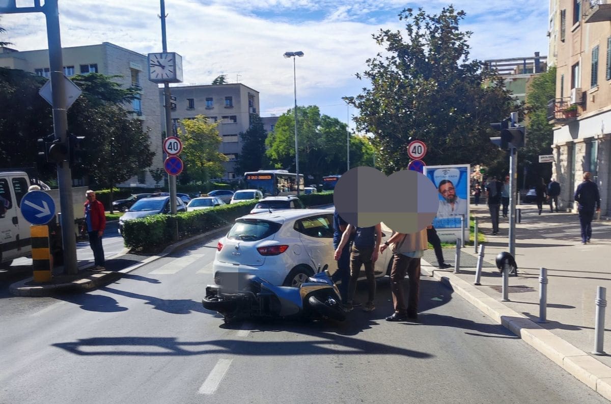 PROMETNA NA 'OPĆINI' Sudar dvaju vozila, motor završio na kolniku