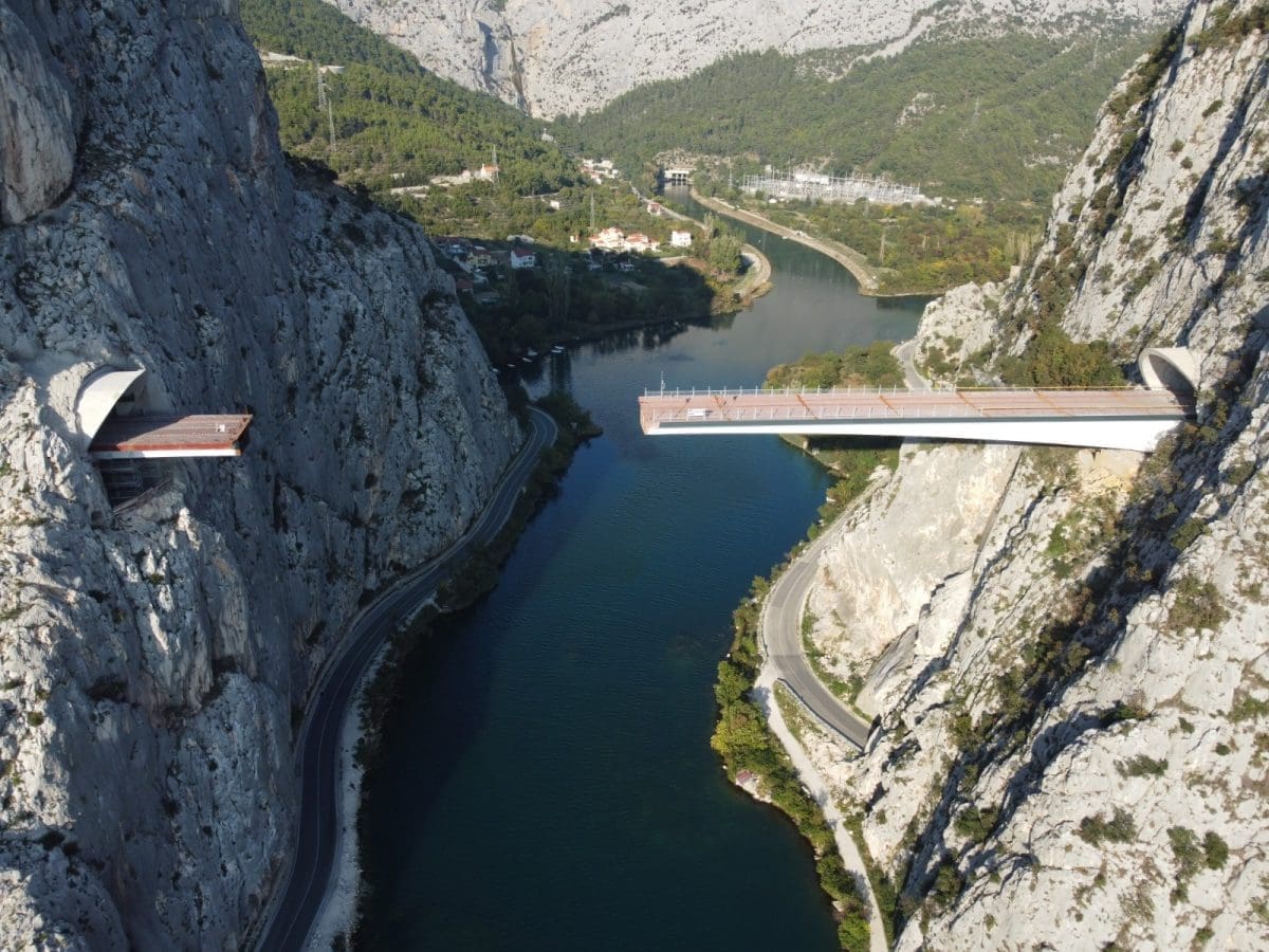 IMPRESIVNI KADROVI Pogledajte kako trenutno izgleda most iznad Omiša