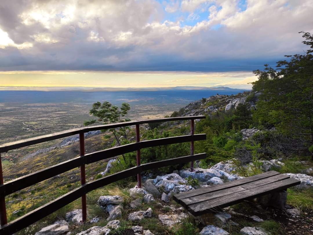 ŠTO ĆE BITI S PLANINARSKIM DOMOVIMA I KUĆAMA? Planinari nisu zadovoljni novim prijedlogom Zakona: 'Ljudi su svojim radom uredili i napravili domove takvima kakvi jesu, a formalno nisu vlasnici i sad im netko to može uzeti'