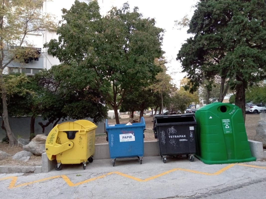 PORUKA S PLOKITA: "Ne rušite zelene otoke"