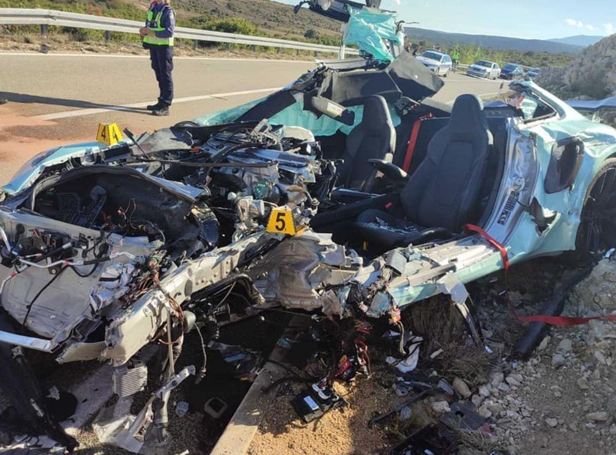 TEŠKA NESREĆA NA HRVATSKIM CESTAMA Sudarili se Porsche i autocisterna, vozača auta morali izvlačiti vatrogasci