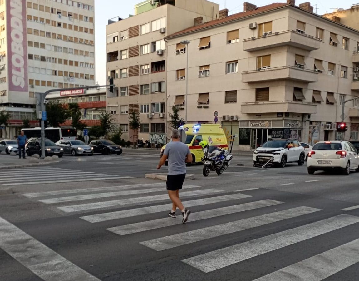 TKO JE KRIV? Opet sudar kod Kroma, policija obavlja očevid