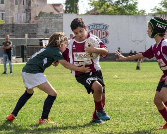 NAJMLAĐI SU ODUŠEVILI SVE PRISUTNE Održan Memorijalni turnir u mini ragbiju: Sudjelovalo preko 200 malih, evo kako je bilo. Pogledajte atmosferu