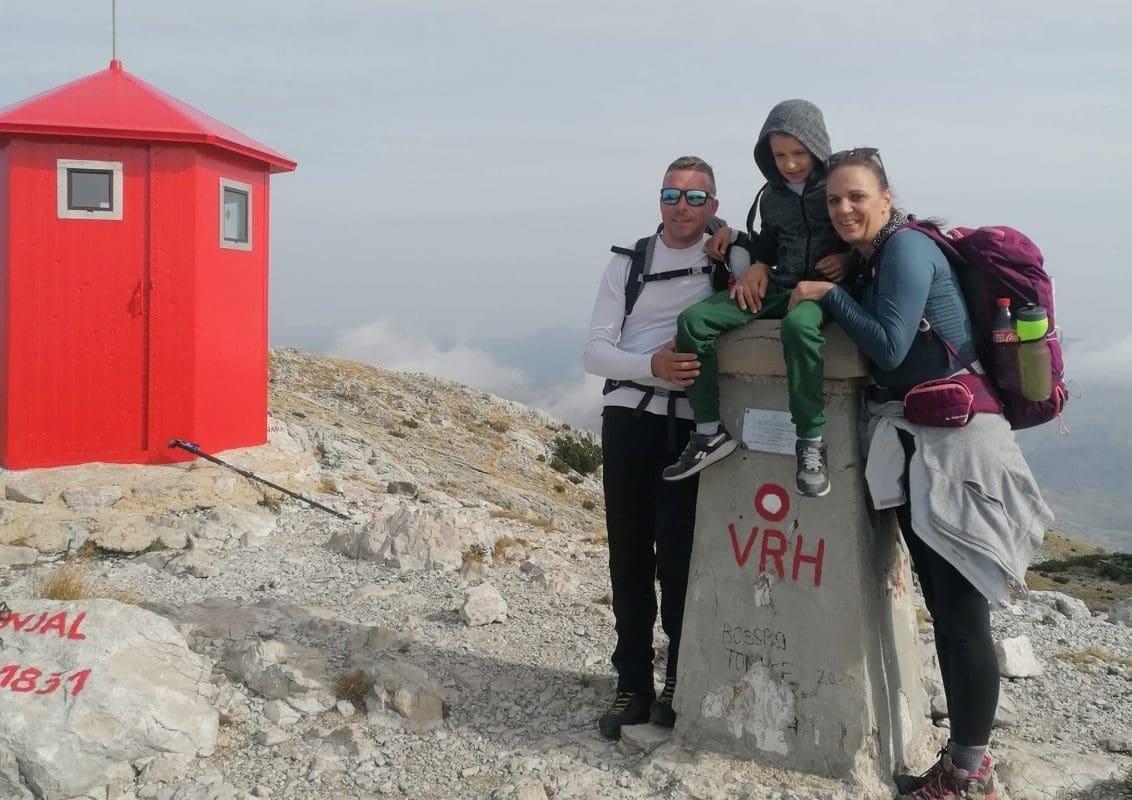 TEK MU JE OSAM GODINA Mladi Kaštelanin osvojio najviši vrh Hrvatske. Uz planinarenje voli penjanje i špiljarenje