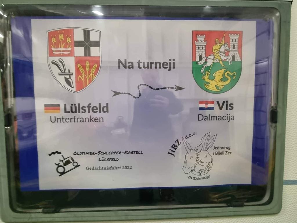 traktor_kamp_kucica (1)