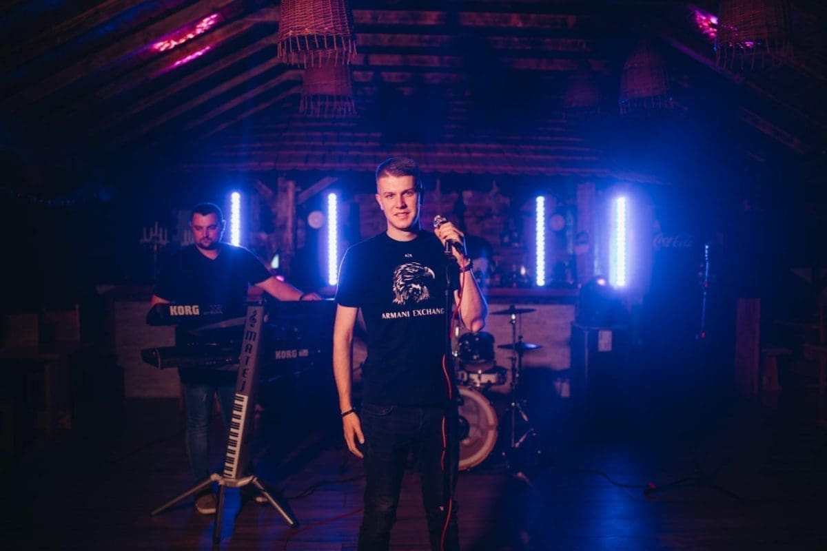 NOVI HIT NA POMOLU Mladi glazbenik iz Livna krenuo s ulice do velikih pozornica!