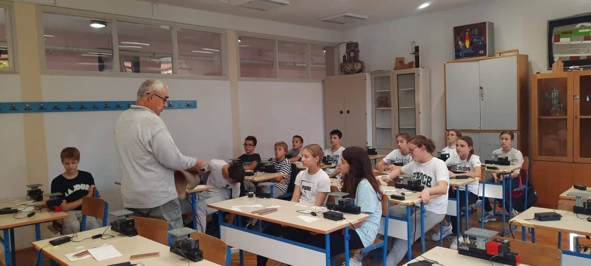 Učenici OŠ Bol sudjelovali na radionici modelarstva