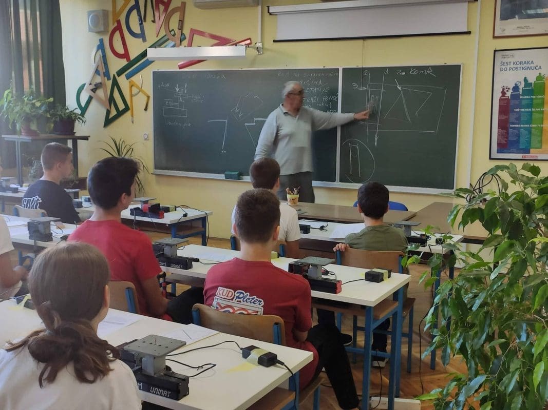 KRAJ HVALEVRIJEDNIH AKTIVNOSTI U splitskim osnovnim škola učilo se modelarstvu. Evo kako je bilo na Visokoj