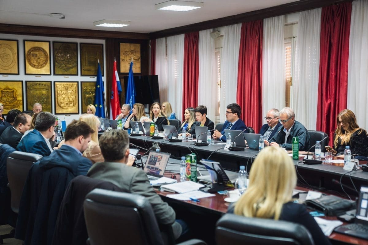 NAKON DUGOTRAJNE RASPRAVE, KOCKA JE BAČENA Ide se u nove izbore u kotarevima Mertojak i Split 3