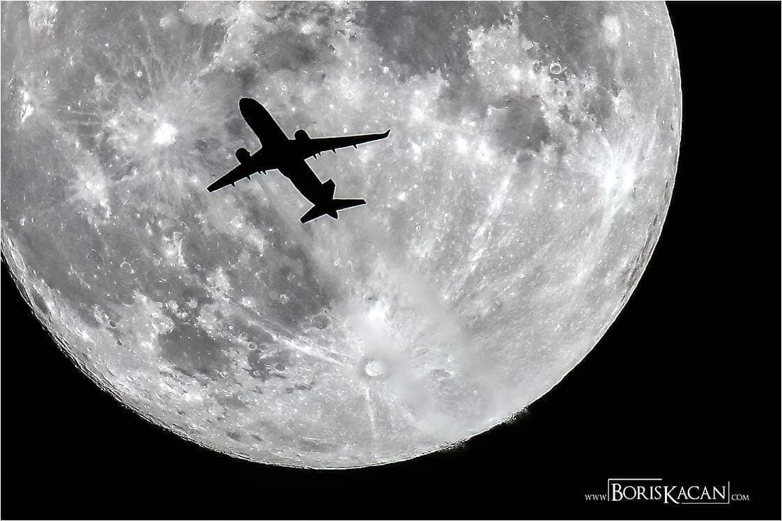 KAKAV ULOV! Fotograf snimao pun Mjesec iznad Dalmacije, pa snimio prelazak zrakoplova koji je poletio iz Splita